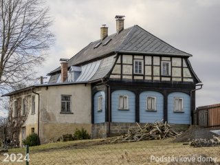 Brtníky č. p. 210 - Pohled na objekt z východu (Zdroj: S. Šulcová, 2024)