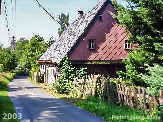 Brtníky č. ev. 28 - Pohled na objekt ze severovýchodu (Zdroj: TUR Šluknovsko, 2003)