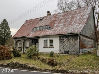 Brtníky č. ev. 32 - Pohled na objekt ze severozápadu (Zdroj: S. Šulcová, 2024)