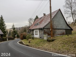 Brtníky č. ev. 32 - Pohled na objekt ze severozápadu (Zdroj: S. Šulcová, 2024)