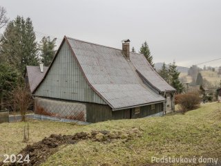 Brtníky č. ev. 32 - Pohled na objekt ze západu (Zdroj: S. Šulcová, 2024)